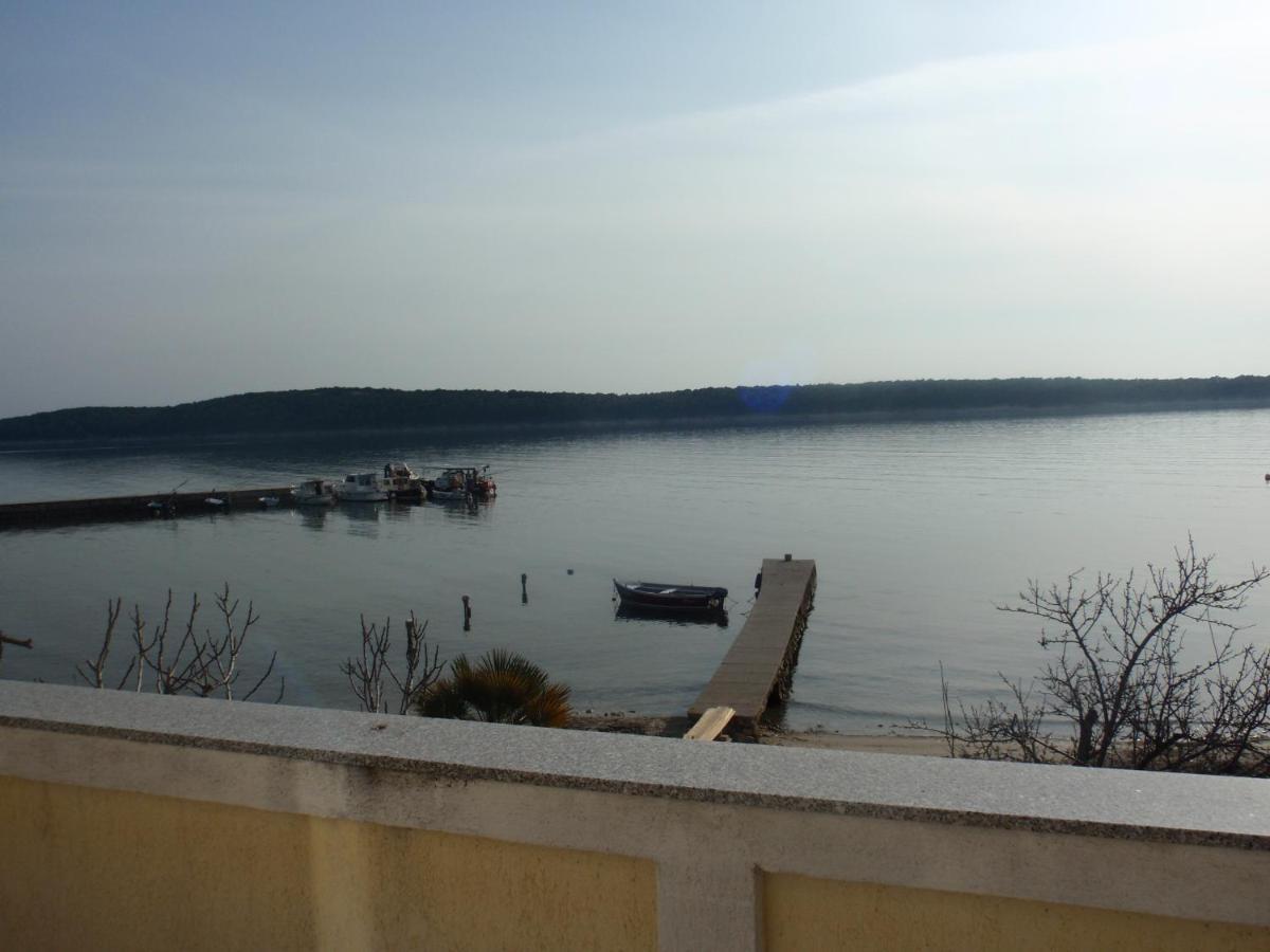 Zuta Kuca Potkrovlje Appartement Banjol Buitenkant foto